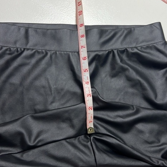Torrid Platinum Black Faux Leather Stretch Lightweight Leggings size Torrid 00 - Picture 10 of 13